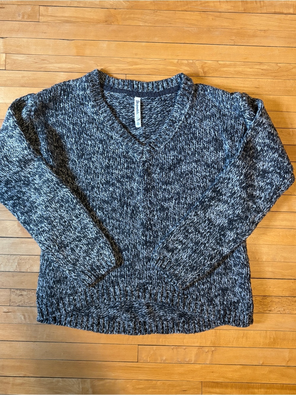 Y2K Aeropostale Marled V-Neck Sweater in Black and White Twist